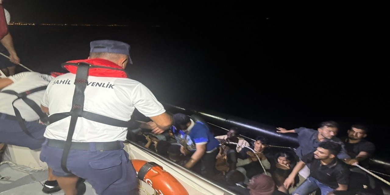İzmir Menderes açıklarında 18 kaçak göçmen yakalandı
