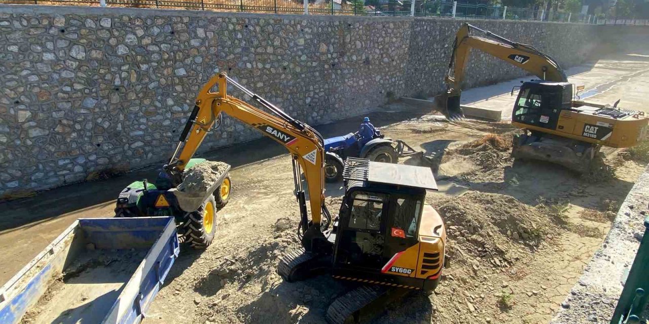 Söke Çayı’nda beklenen temizlik çalışmaları başladı