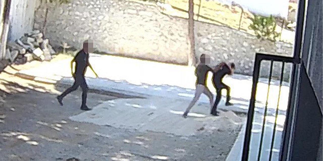 Belediye başkanı zabıtaları sopayla dövdü