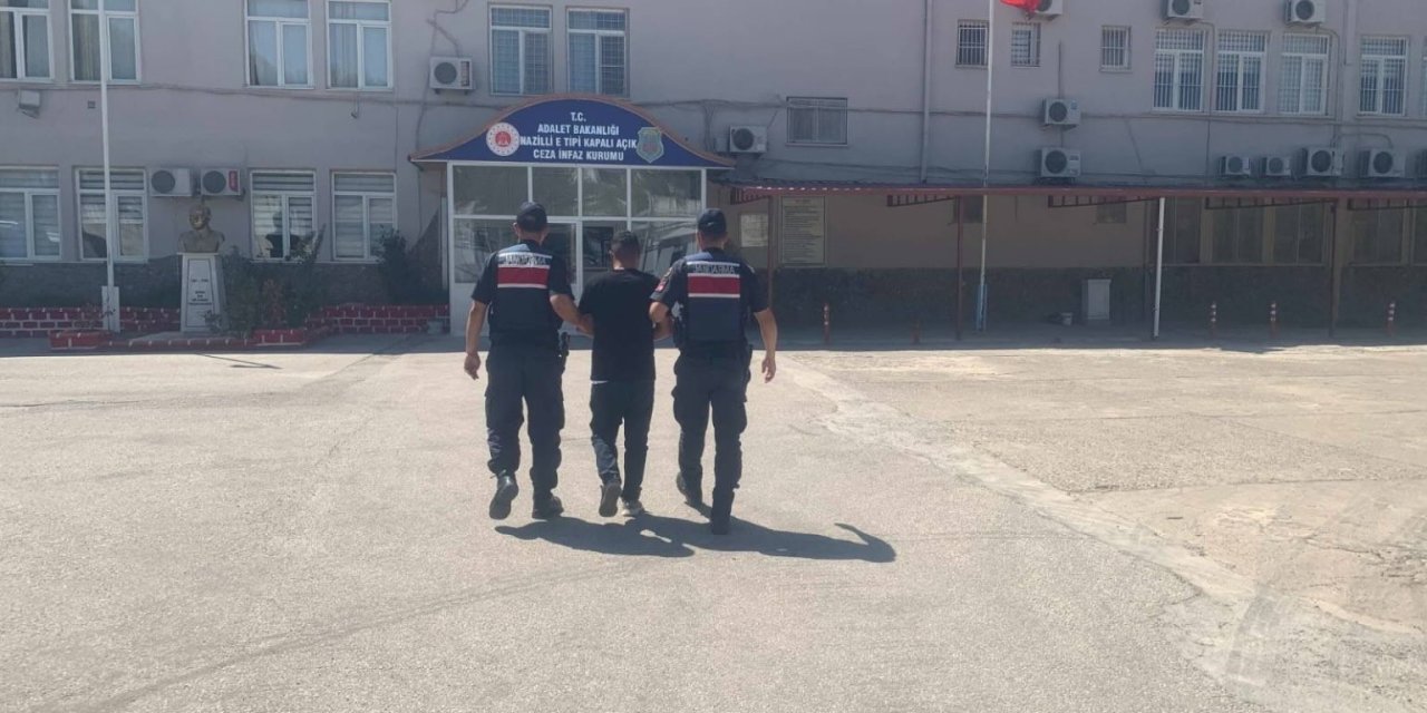 İki ayrı suçtan aranan şahıs yol kontrolünde yakalandı