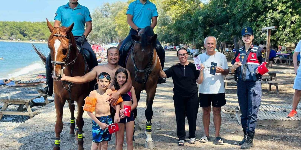 Kuşadası’nda jandarmadan KADES bilgilendirmesi