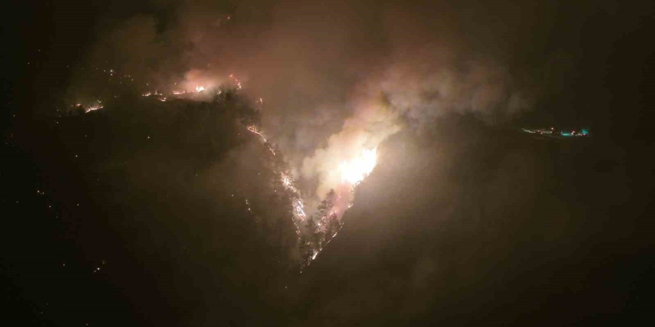 Yangının 5. gününde gece çalışmaları böyle görüntülendi