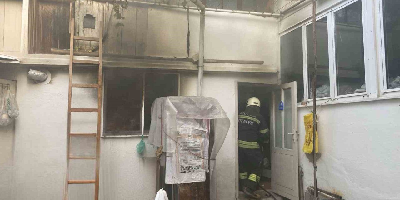 Menteşe’de ev yangını yaşlı adam yaralandı