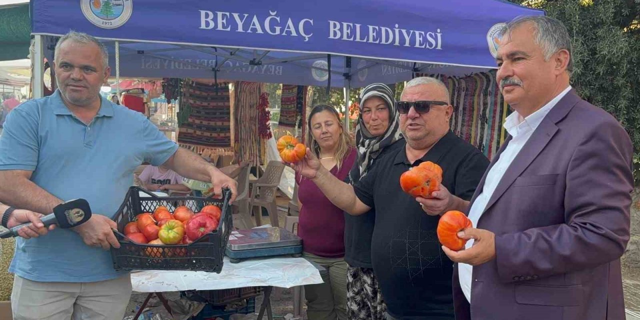Beyağaç’ın esnaf Belediye Başkanı Sezayi Pütün’e teşekkür plaketi