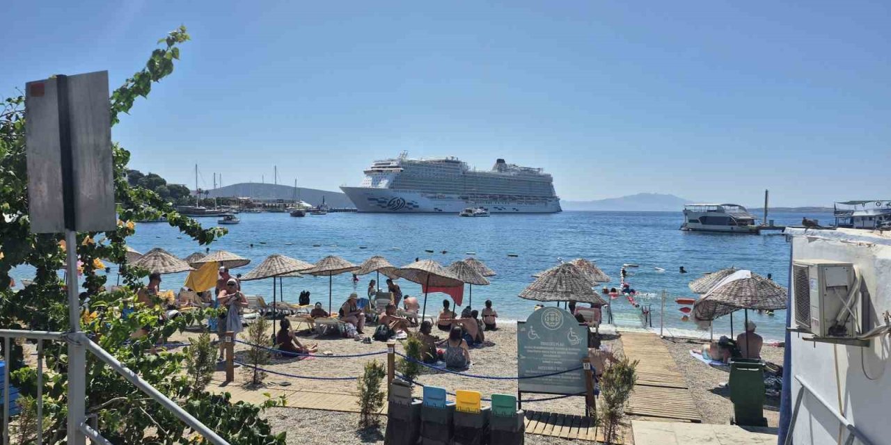 Bodrum’a, 2 bin 683 yolcuyla geldi