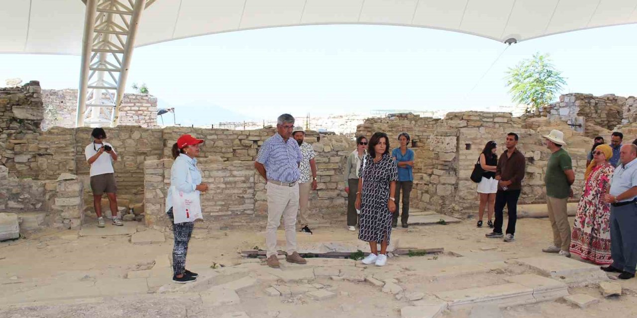 MSKÜ Rektörü Kaçar Kadıkalesi (Anaia) kazı alanında incelemelerde bulundu