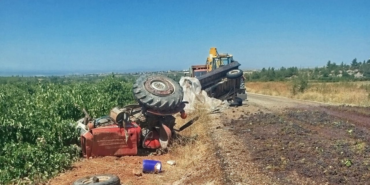 Devrilen üzüm yüklü traktörün sürücüsü hayatını kaybetti