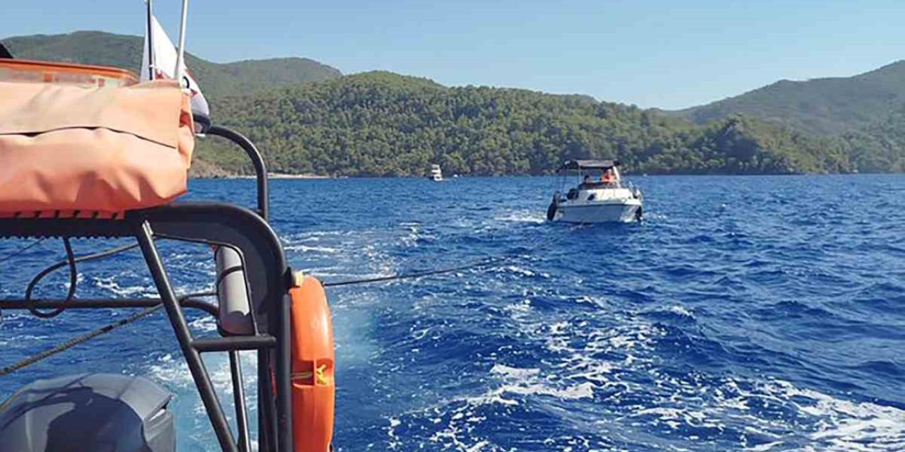 Şeytan adası açıklarında sürüklenen tekne kurtarıldı