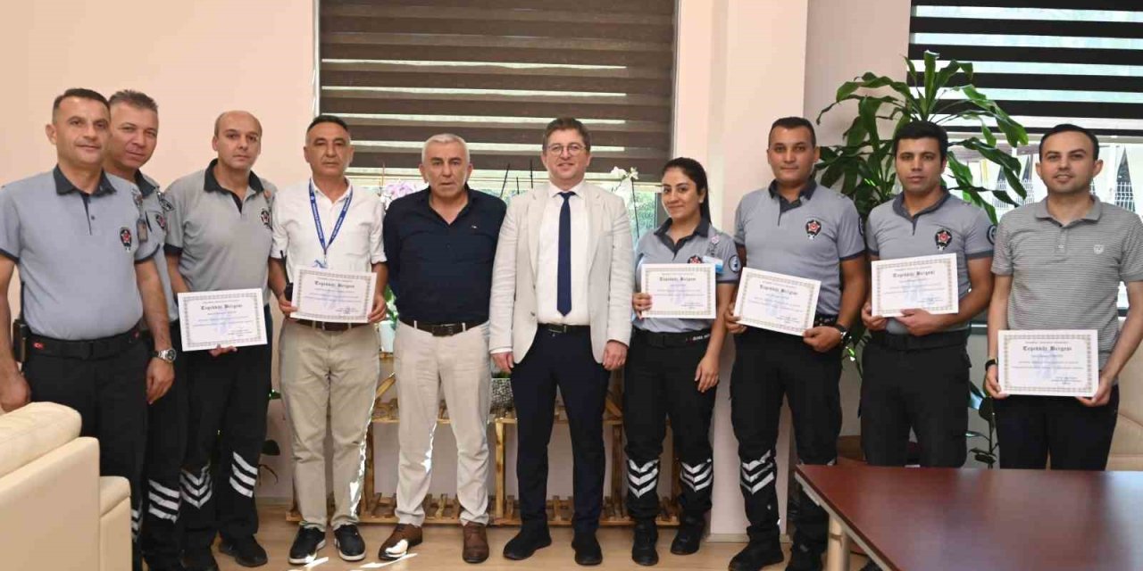 Arkadaşının yeni doğan bebeğini poşete koyup kaçırmaya çalışırken yakalandı