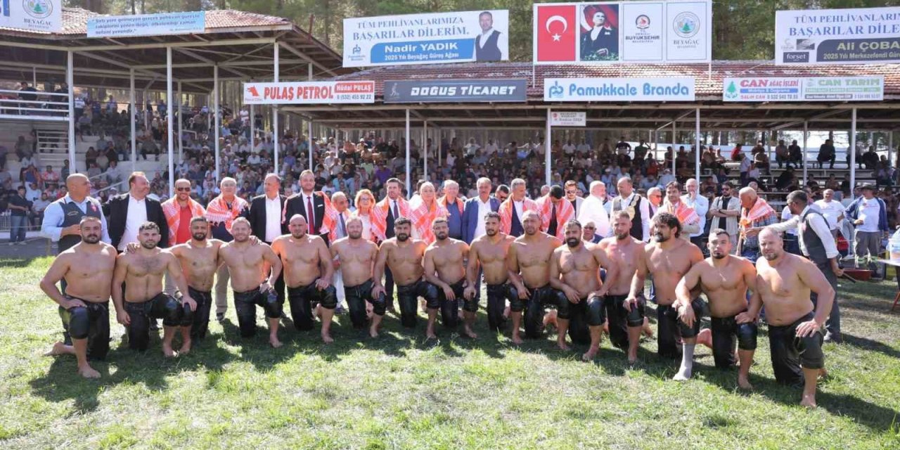 Beyağaç Hüseyin Çokal Er Meydanının başpehlivanı Nedim Gürel oldu