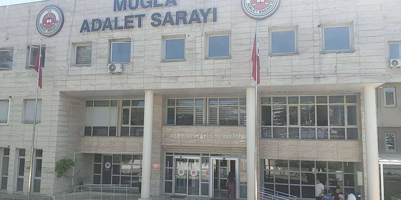 Menteşe Belediye Başkanı Aras’ın ananesinin evine saldıran şüpheliler adliyeye sevk edildi