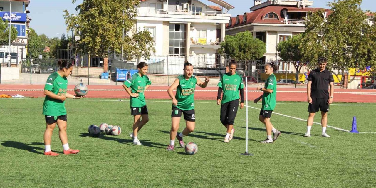 Denizli’nin kızları yeni sezona Süper Lig hedefiyle hazırlanıyor