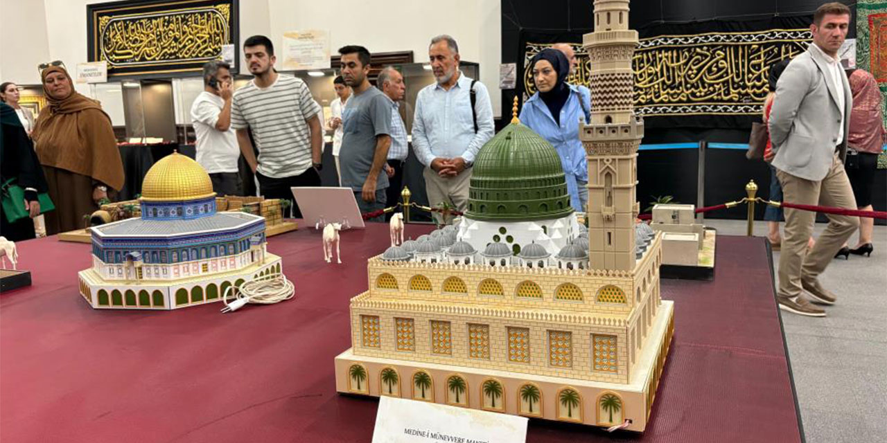 Kutsal emanetler İzmir’de ziyarete açıldı