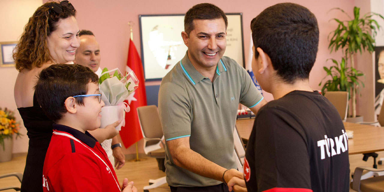 Başarılı güreşçilerden Başkan Ömer Günel’e ziyaret