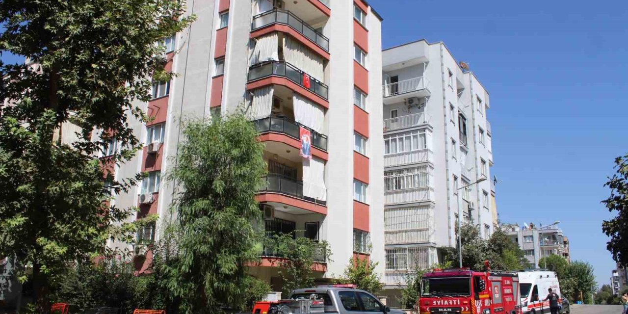 Şalterleri kapattı, yangının önüne geçti