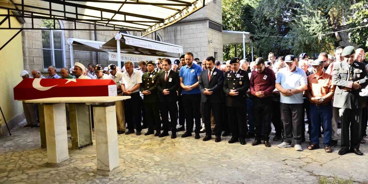 Kıbrıs Gazisi askeri törenle son yolculuğuna uğurlandı