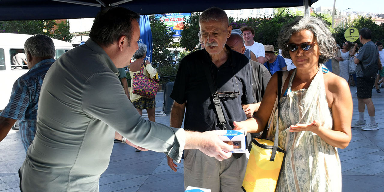 Kuşadası Belediyesi’nden kandil simidi ikramı