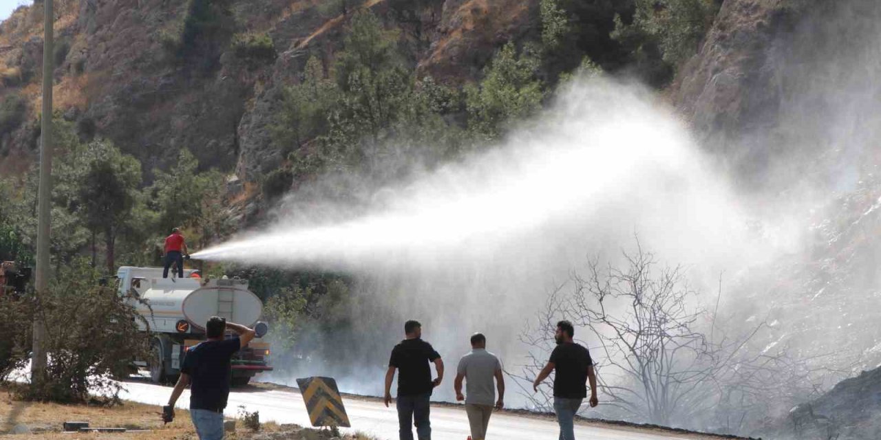 Sazlı yangınına 15 hava aracı ile müdahale ediliyor