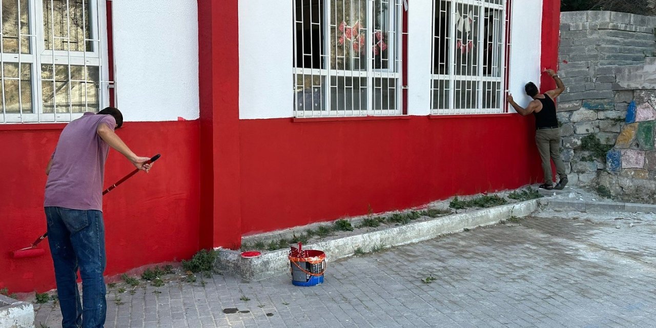 Kuşadası’nda okullar Denetimli Serbestlik iş birliğiyle yenilendi