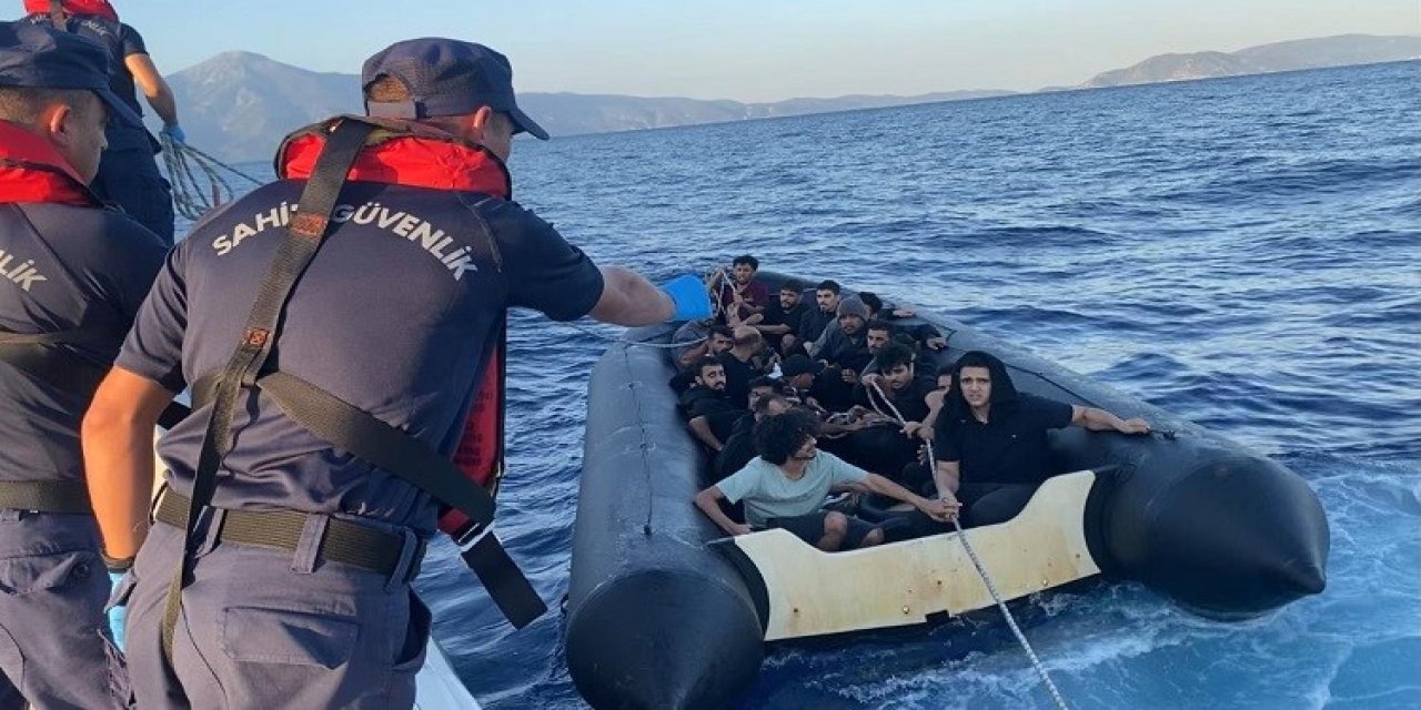 Kuşadası açıklarında 19 düzensiz göçmen kurtarıldı