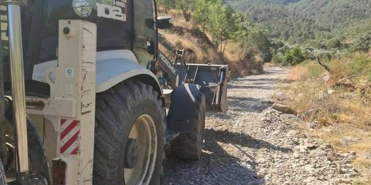 Bozdoğan’da arazi yolları bakıma alındı