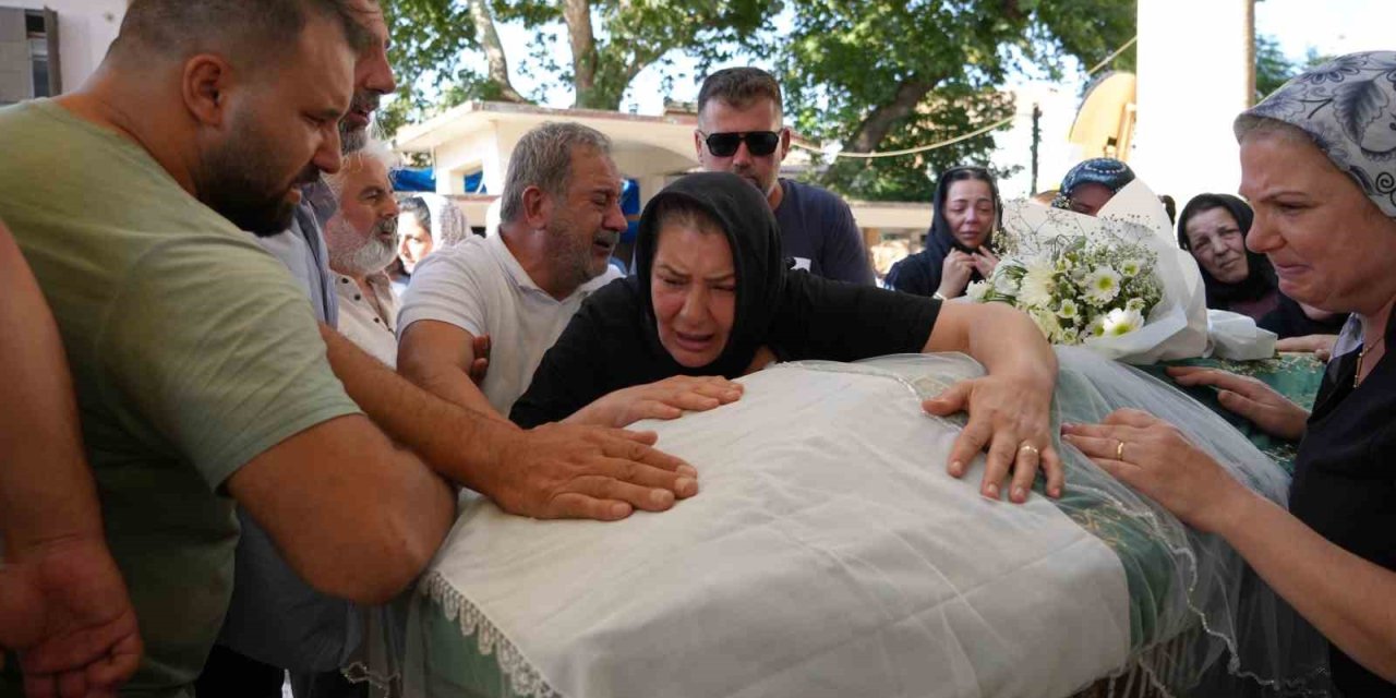 Uçak kazasında yitirdiği kızına acı veda