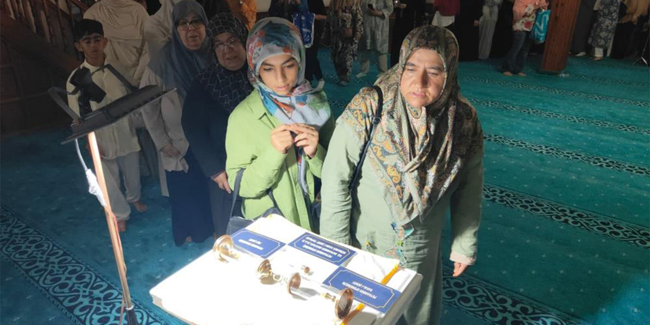 Kuşadası’nda mukaddes emanetler ziyarete açıldı