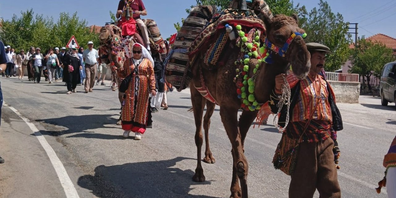 Deve kervanı 105 yıl sonra tarihi Hançalar Köprüsünden geçti