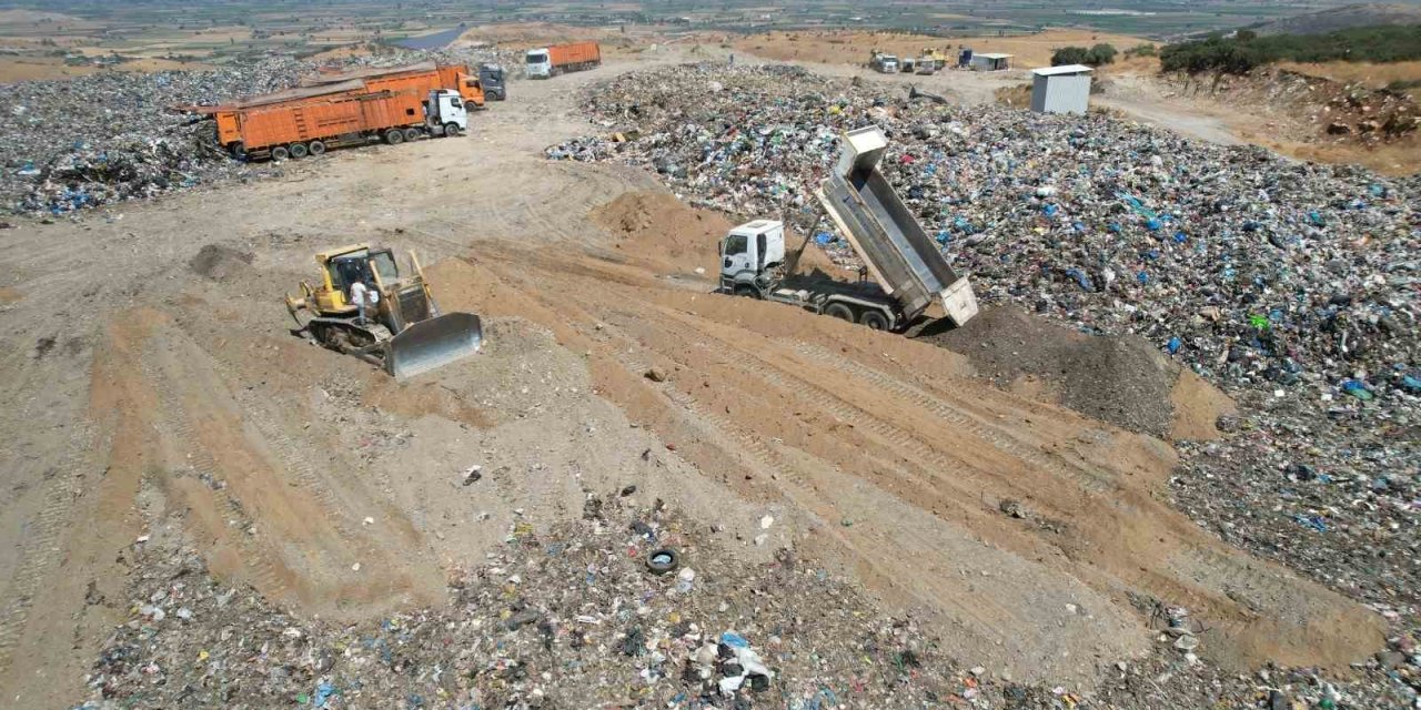 İzmir’de çöp krizi zirvede: Jandarmadan suçüstü operasyonu