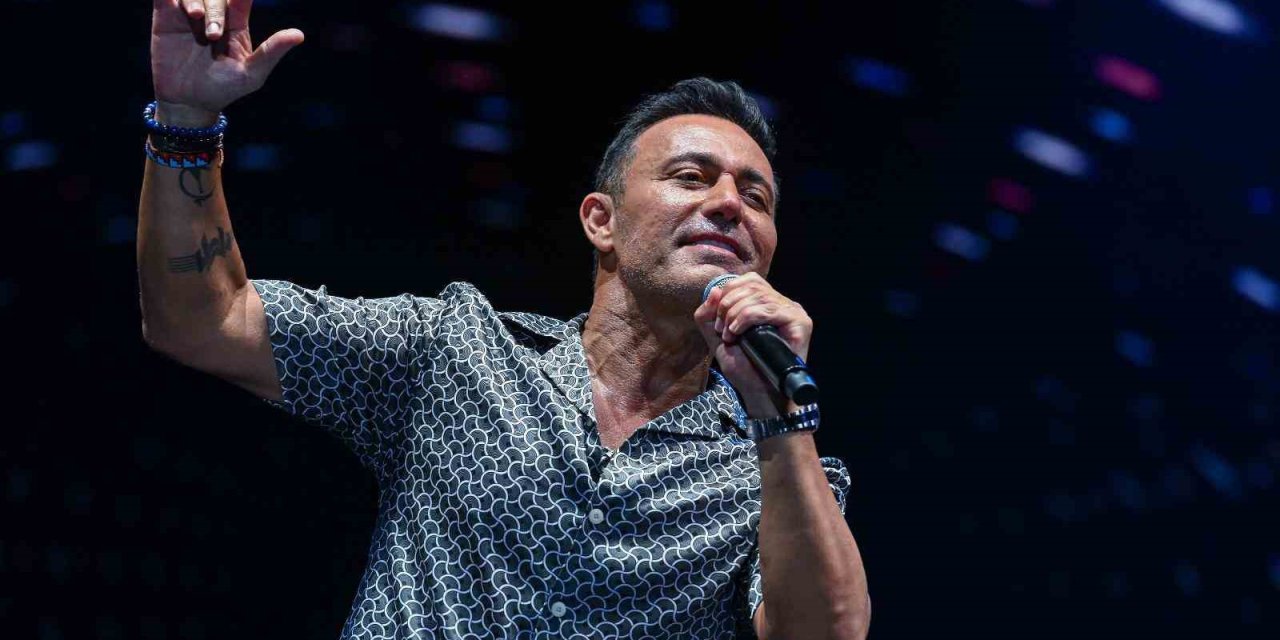 İzmir’de Mustafa Sandal coşkusu