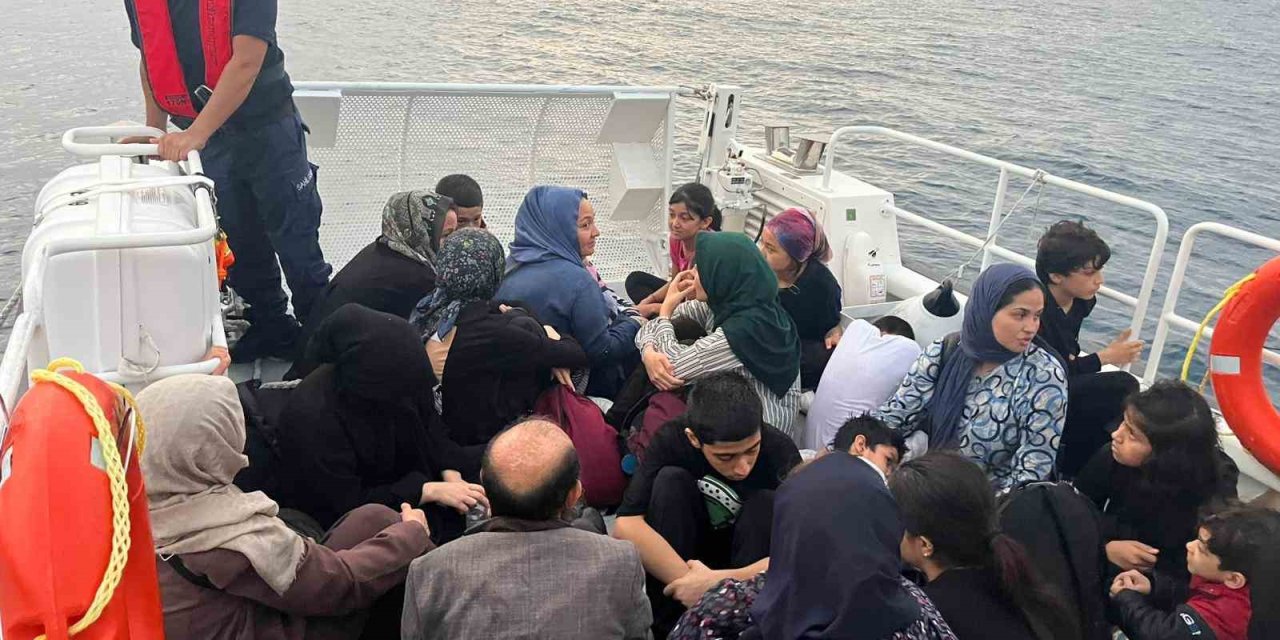 İzmir açıklarında 46’sı çocuk 81 düzensiz göçmen yakalandı