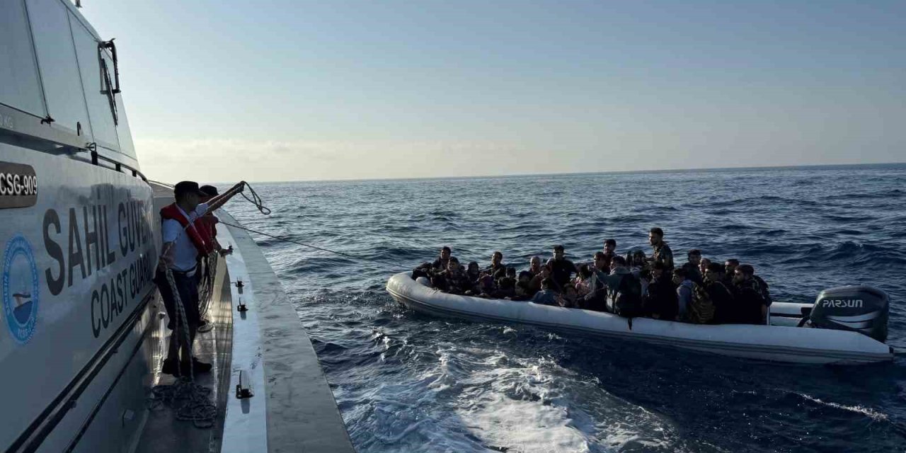 Aydın’da 28 düzensiz göçmen ve 1 göçmen kaçakçısı yakalandı