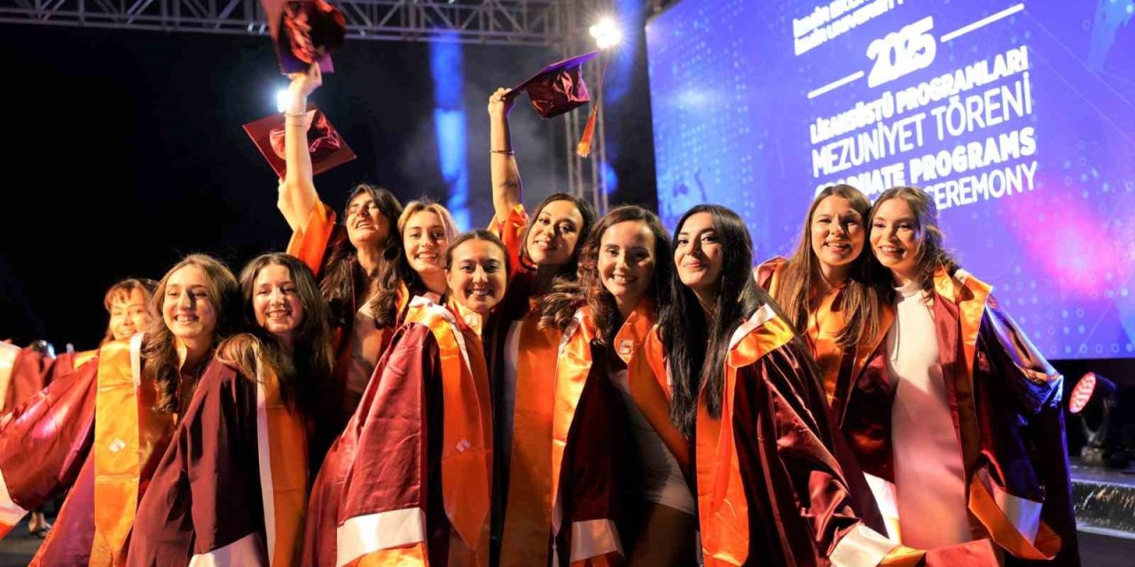 Geleceğin liderleri diplomalarını aldı