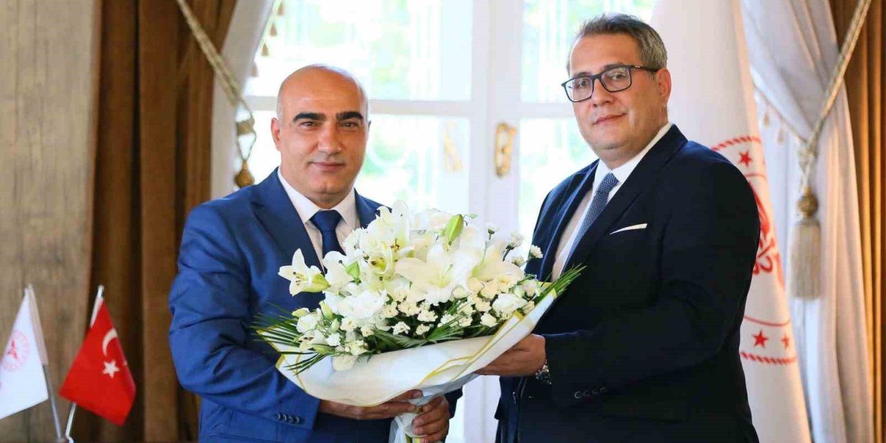 İzmir İl Sağlık Müdürü Ayhan Kul görevine başladı