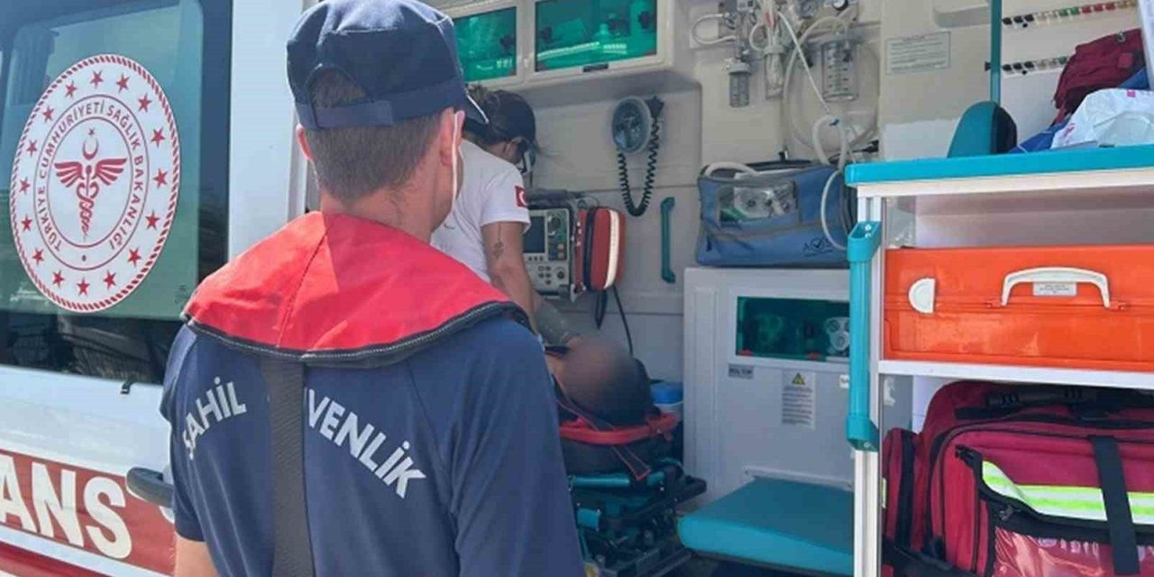 Gezi teknesinde yaralanan çocuk için tıbbi tahliye