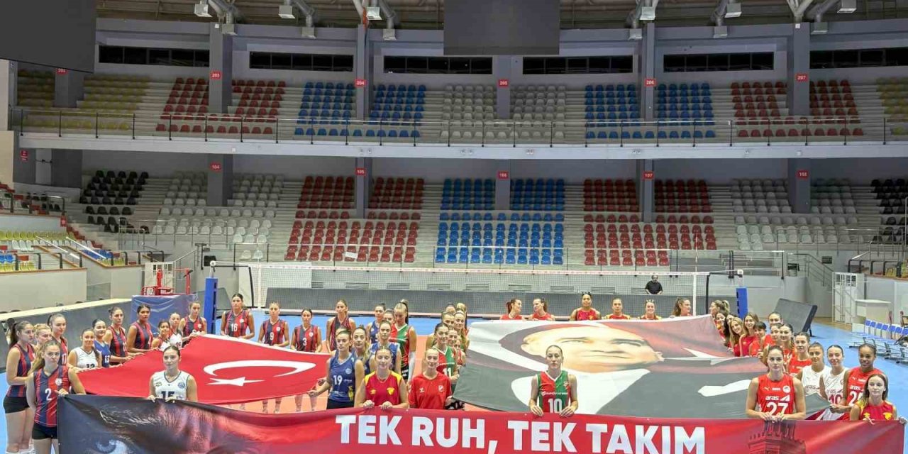 İzmir’in kadın voleybol takımları, 9 Eylül’de birlik mesajı verdi