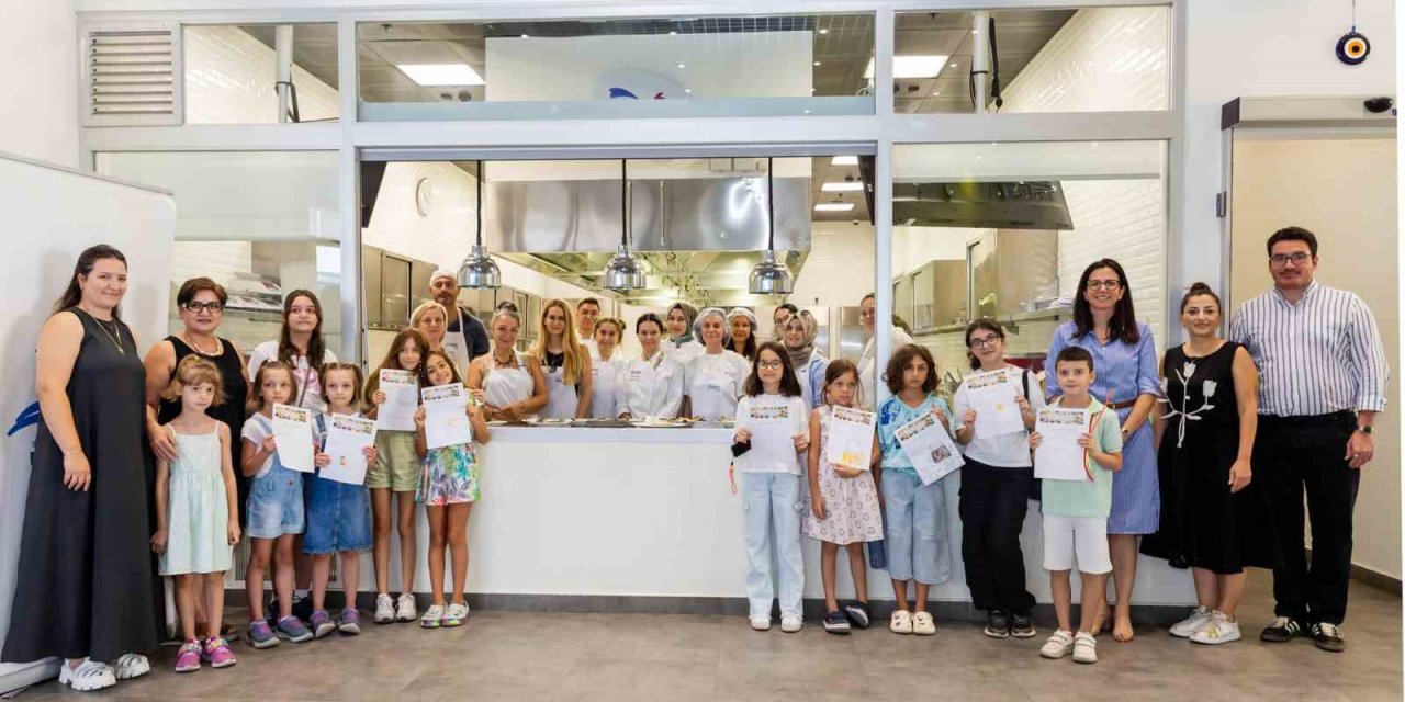 Küçük yaşta mutfakta tasarrufu öğrendiler