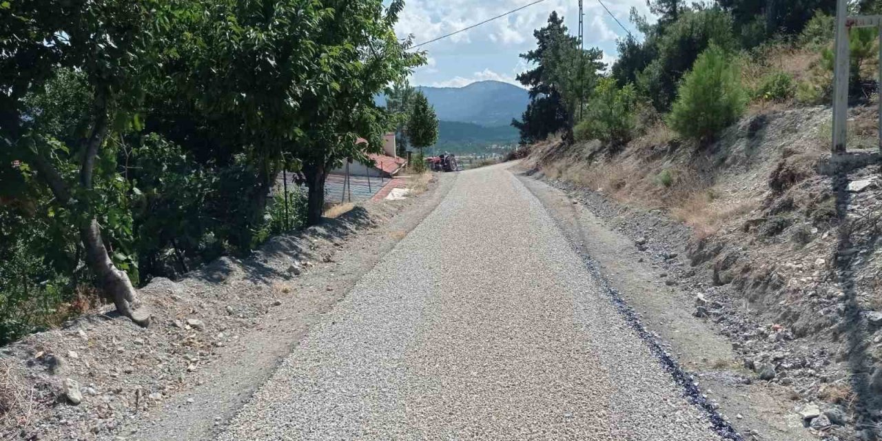 Çameli Belediyesinin yol çalışmalarının ardından mahalle sakinleri daha konforlu ve güvenli ulaşım imkanına kavuştu