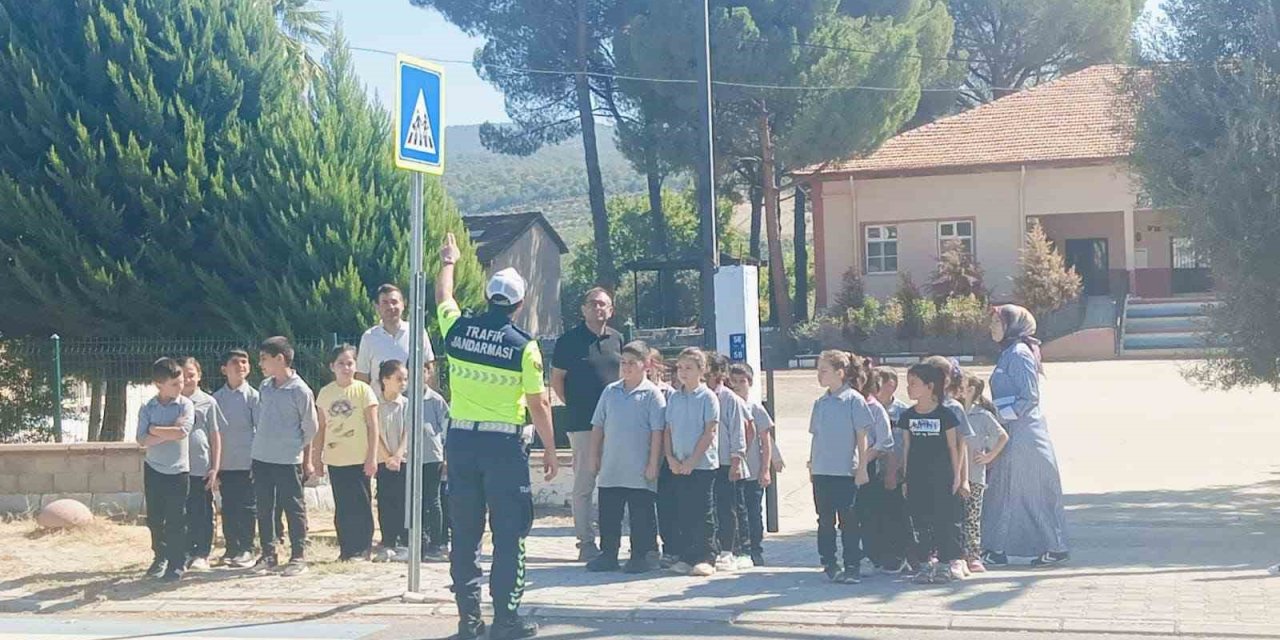 Karacasu’da minik öğrencilere trafik bilinci aşılandı