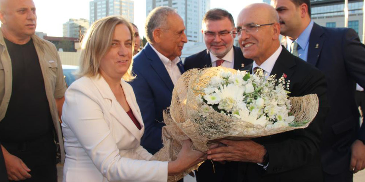 Bakan Şimşek: “İzmir iş dünyasıyla istişareler faydalı oldu”