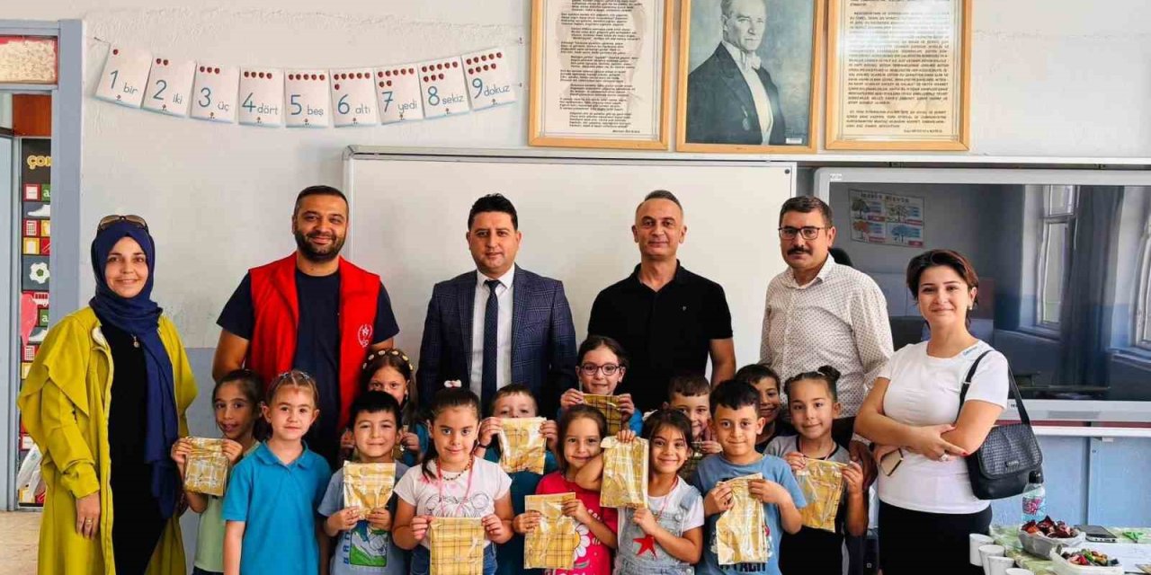 Ilıdağlı öğrenciler kırtasiye malzemeleri sevinci yaşadı