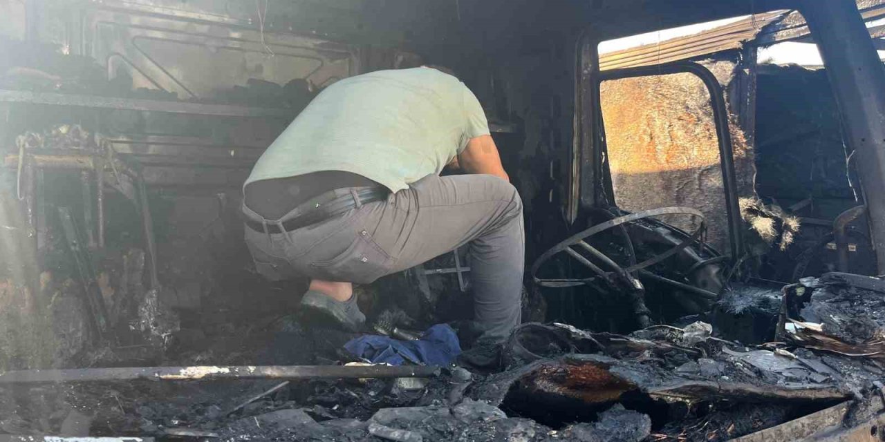 İzmir’de tır garajında yangın çıktı