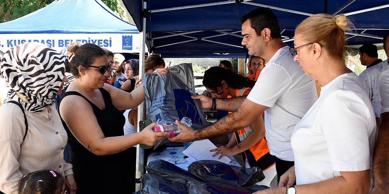 Kuşadası Belediyesi’nden öğrencilere kırtasiye desteği
