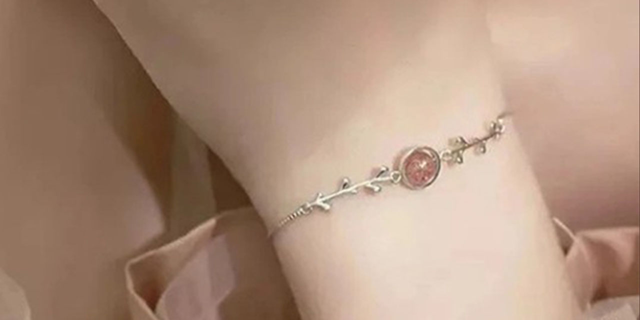 Yakın Kız Arkadaşa Doğum Günü Hediyesi İçin Vintage Aksesuar Seçenekleri