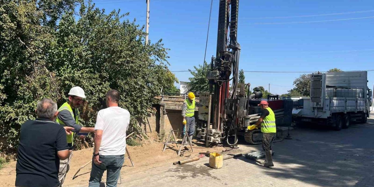 Taşkın riski oluşturan köprüde çalışmalar başladı