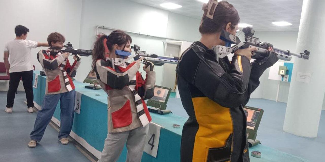 Aydın’da gençler atıcılık eğitiminde hedefi on ikiden vurdu