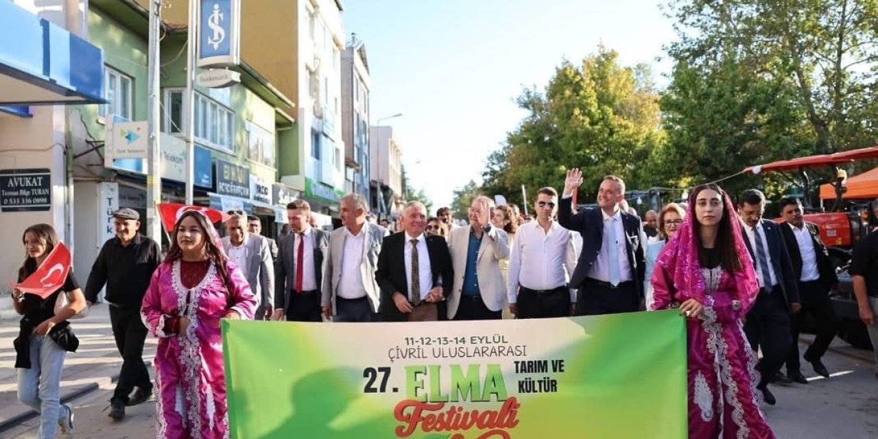 Çivril Kültür Sokağı, 27. Elma, Tarım ve Kültür Festivalinin ilgi odağı oldu