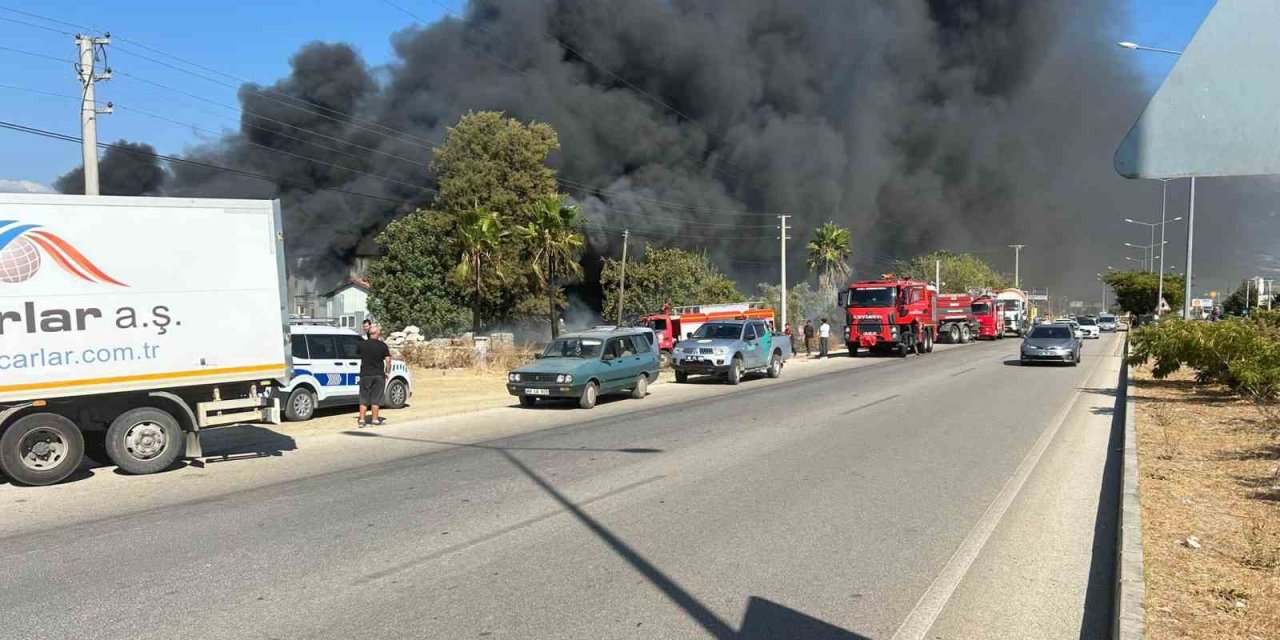 Seydikemer’de kereste deposunda yangın
