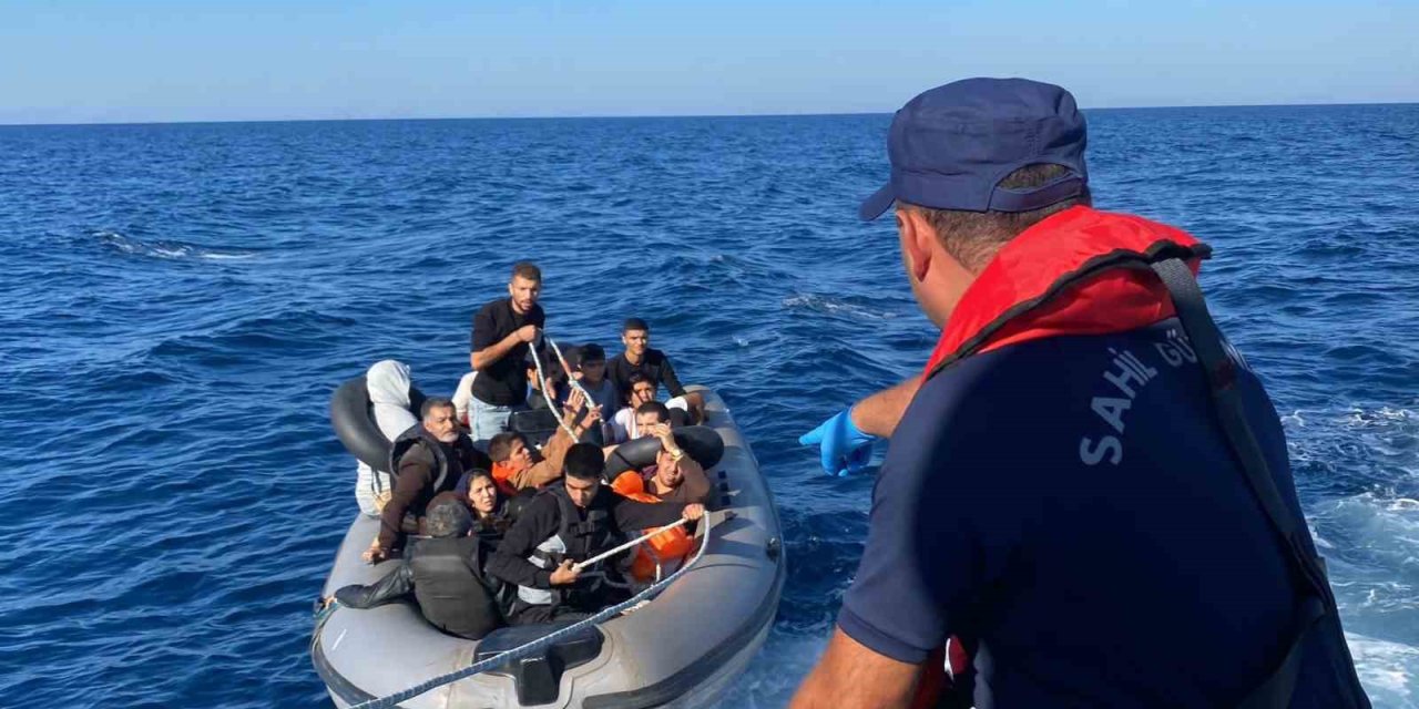 Didim açıklarında 11 düzensiz göçmen kurtarıldı
