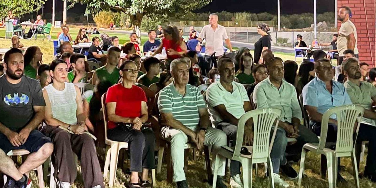 Buharkent’te Ay Yıldızlı coşku birlikte yaşandı